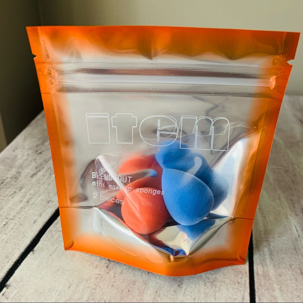 2/10$ ITEM BEAUTY Blend Out Mini Makeup Sponge Duo (Orange and Blue) 2 ct